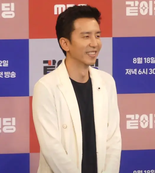 Yoo Hee-yeol na konferencji prasowej w 2019 roku